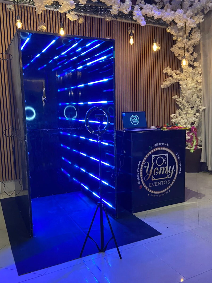 Túnel Infinity com luzes de LED azuis